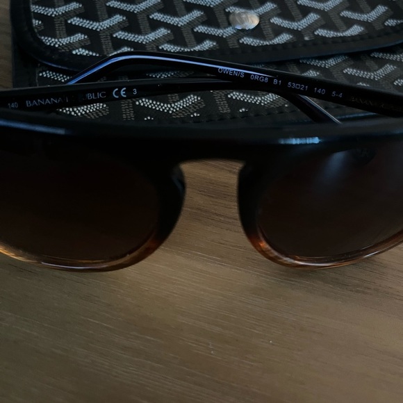 2 pairs of sunglasses 🕶️ banana republic & Dblanc - Picture 5 of 7